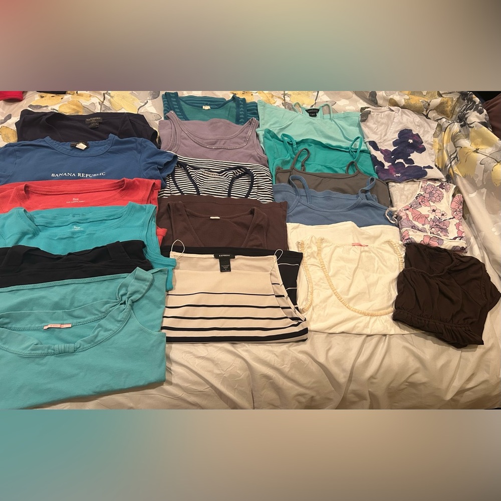 Bundle of 21 tank tops / shirts Size Sm- Med Express Banana Republic Bass Gianni